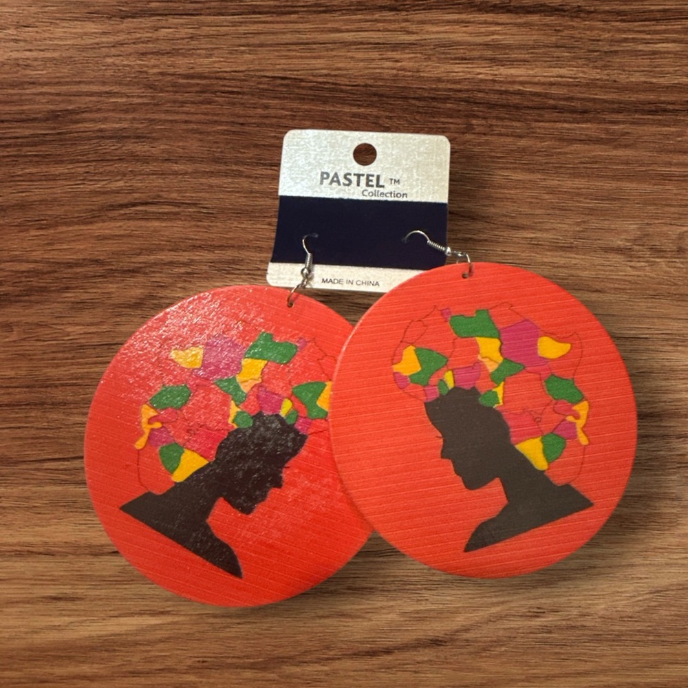 🚨Brand new Beautiful Hand Painted Earrings‼️